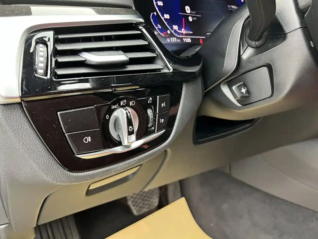 BMW 5 Series — миниатюра 28