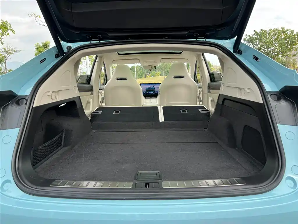 AITO WISDOM WORLD R7