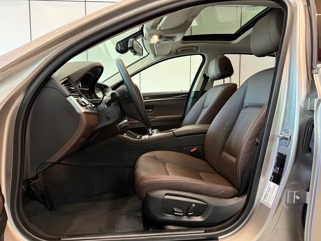 BMW 5 Series — миниатюра 5