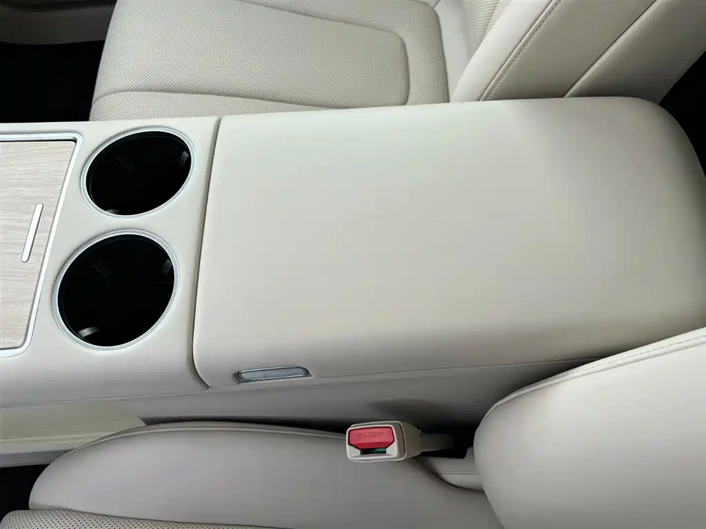 AITO WISDOM WORLD R7