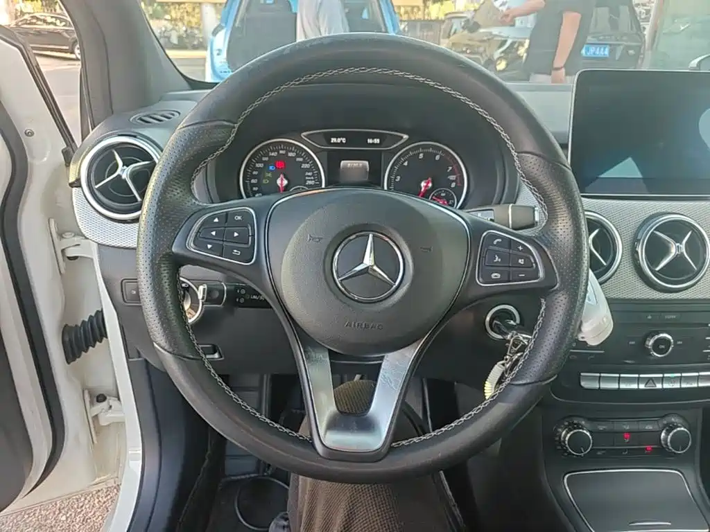 Mercedes-Benz B-Class — миниатюра 11