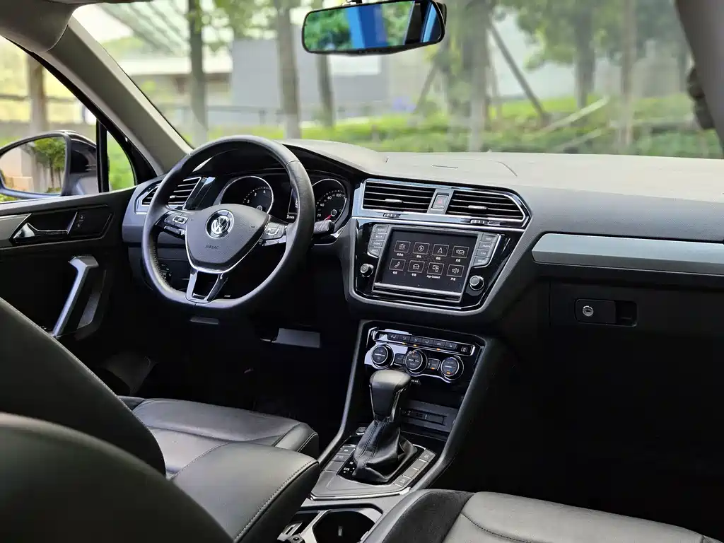 Volkswagen Tiguan L — миниатюра 15