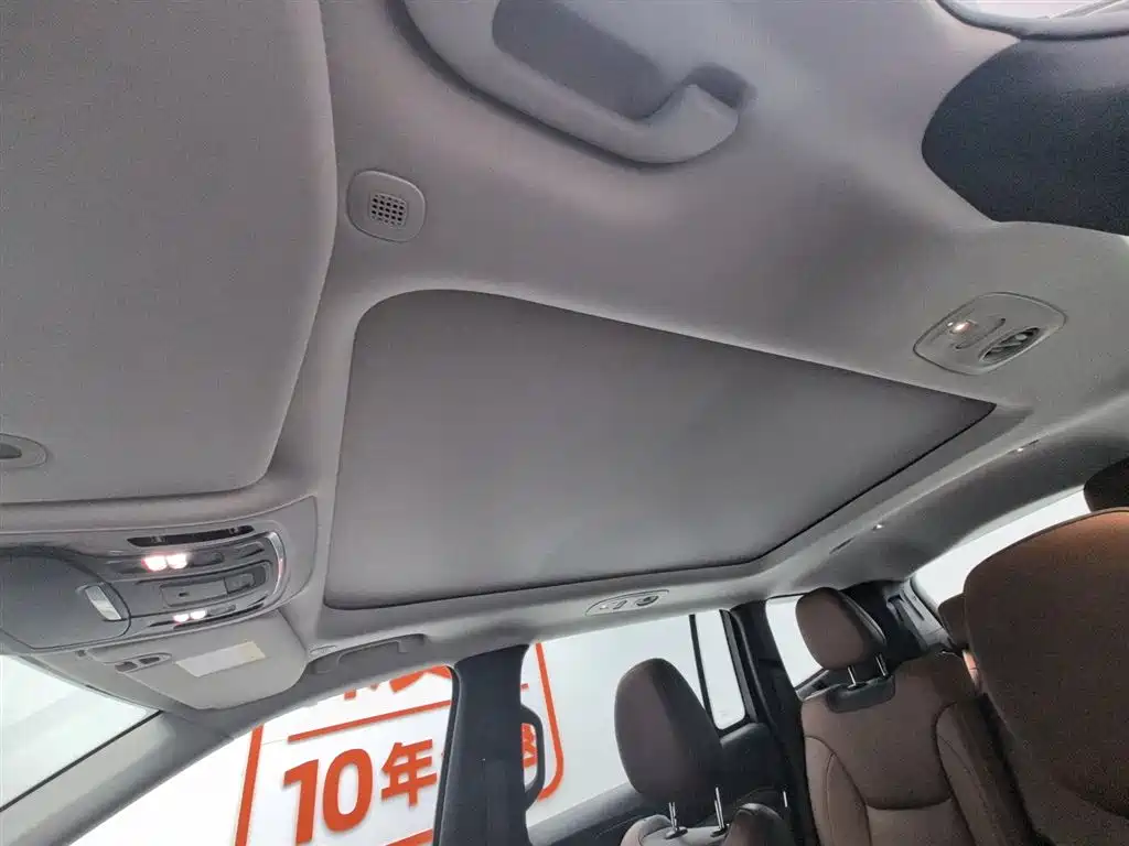 JEEP GRAND COMMANDER