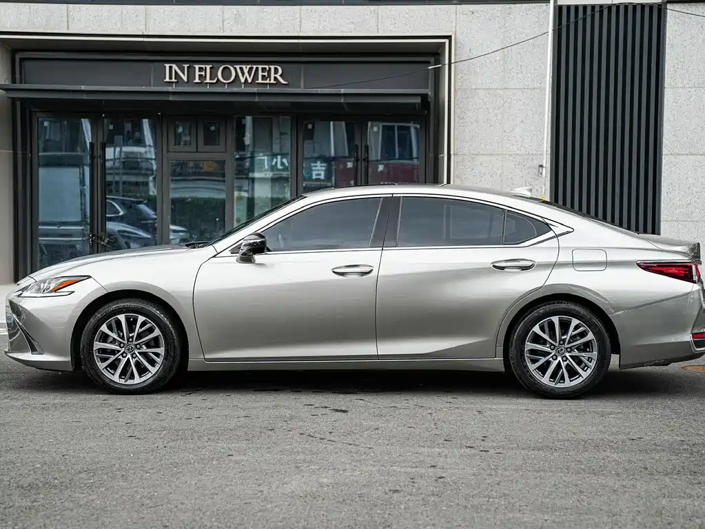 Lexus ES — миниатюра 7