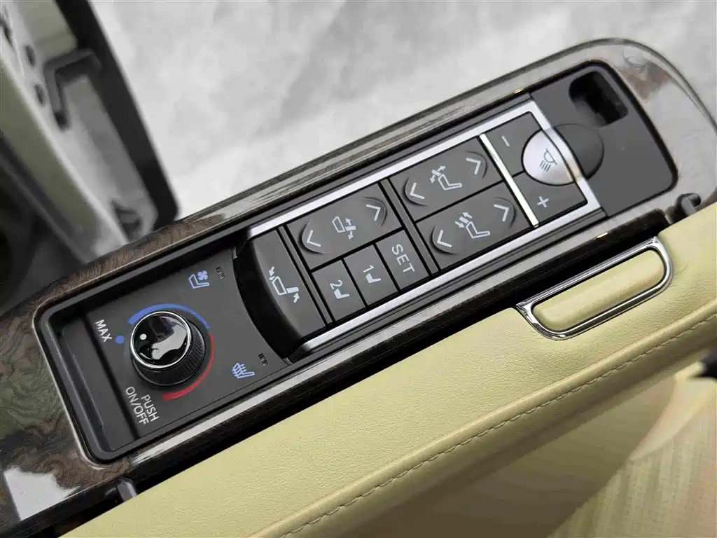Toyota Vellfire — миниатюра 14