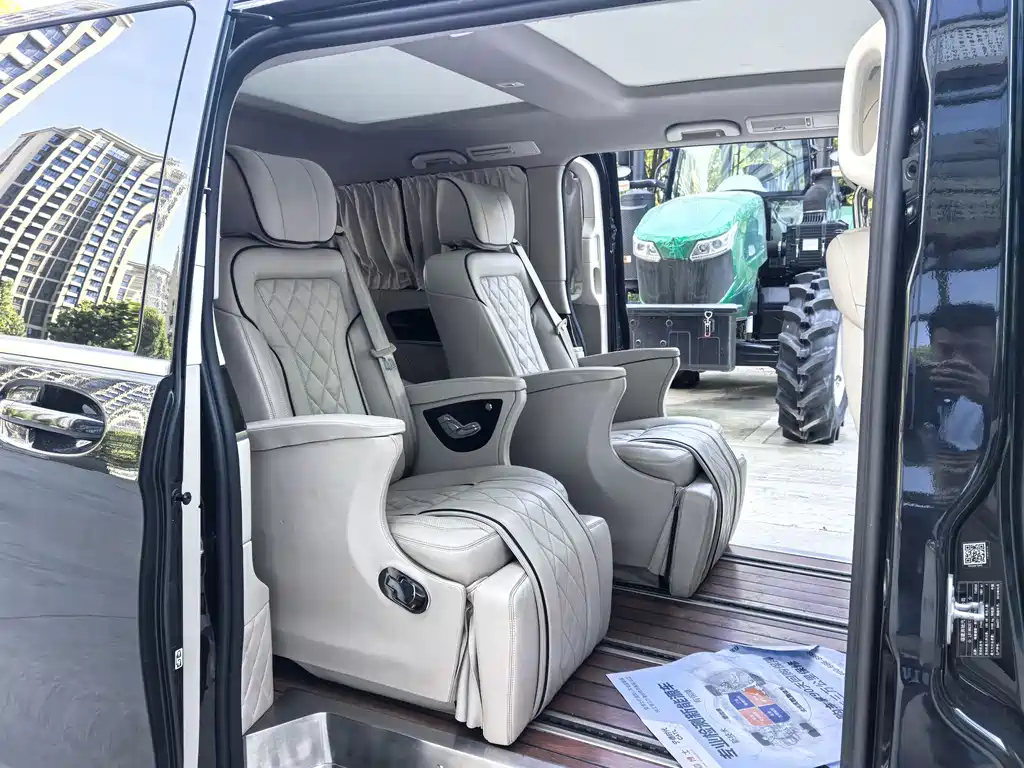 Mercedes-Benz V-Class - фото 19