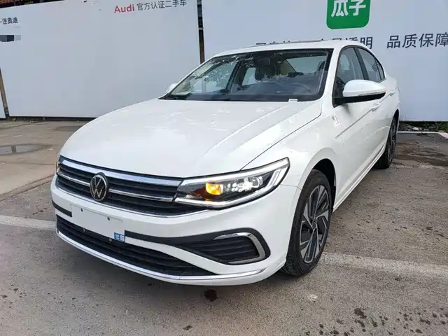 VOLKSWAGEN BORA 2025