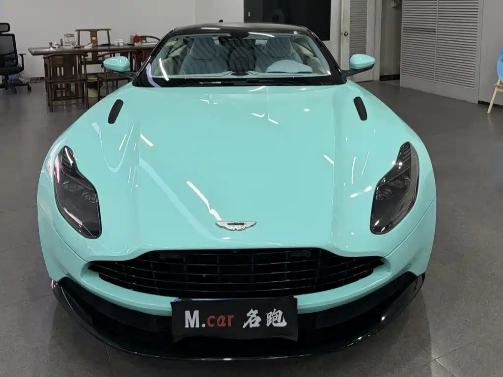 Aston Martin DB11 2019