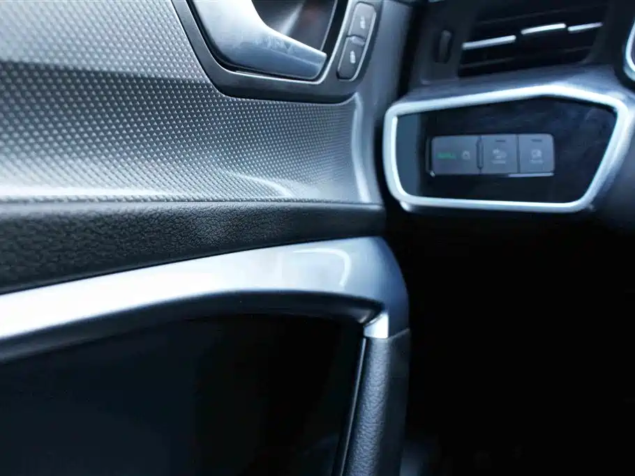 Audi A6L — миниатюра 10