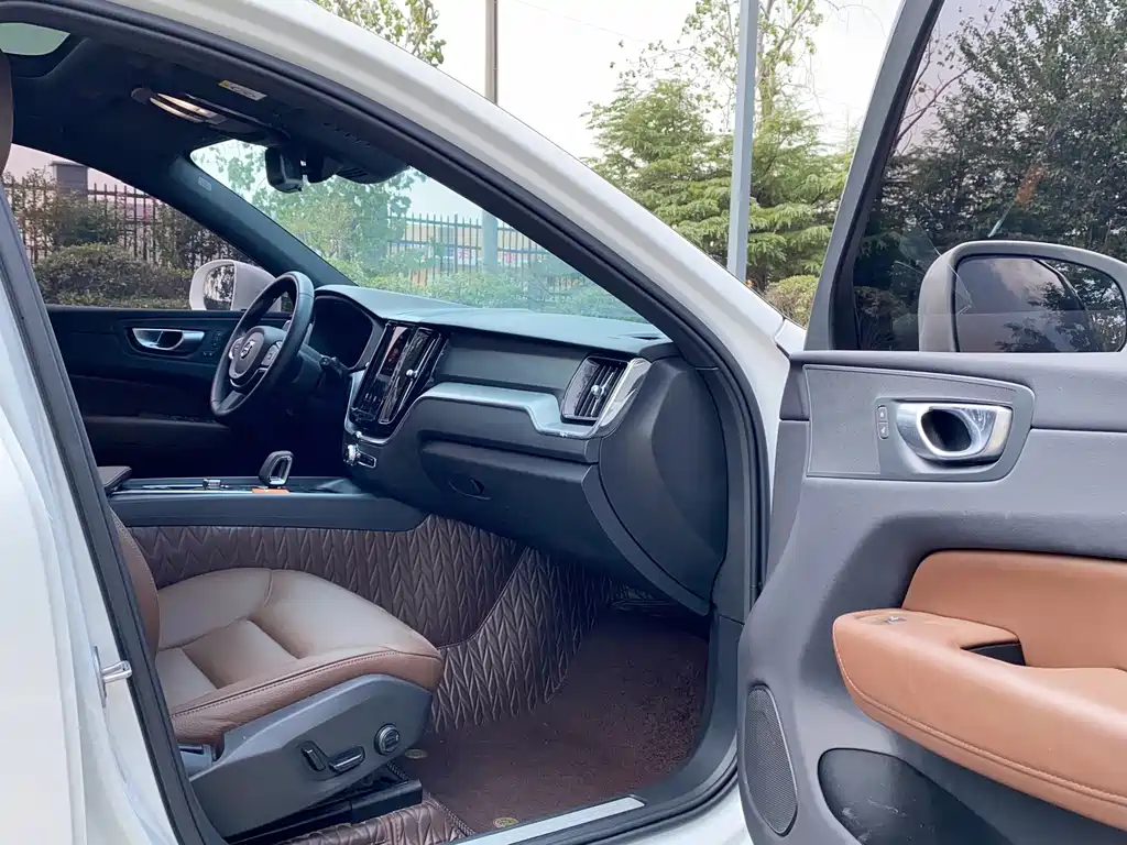 Volvo XC60 — миниатюра 23
