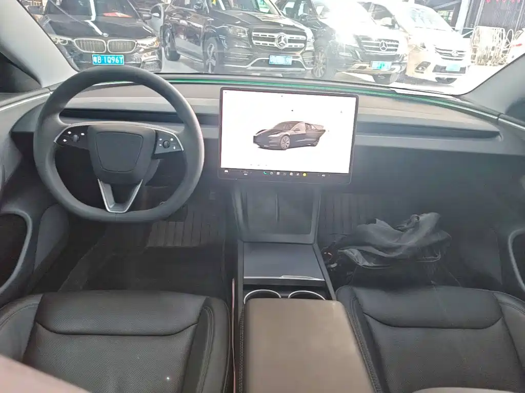 Tesla Model 3 — миниатюра 10