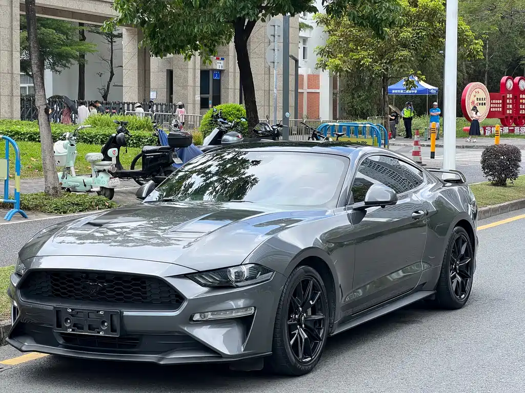 FORD MUSTANG