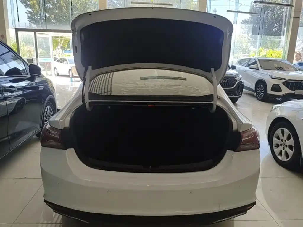 Chevrolet Malibu XL — миниатюра 19