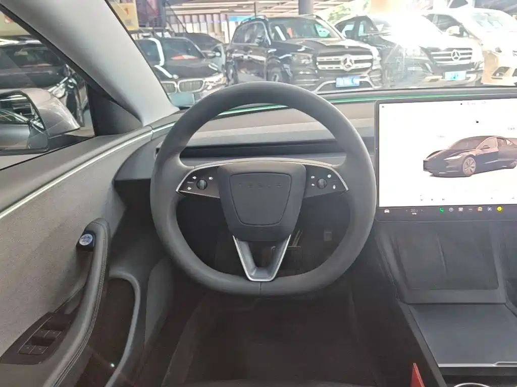Tesla Model 3 — миниатюра 11