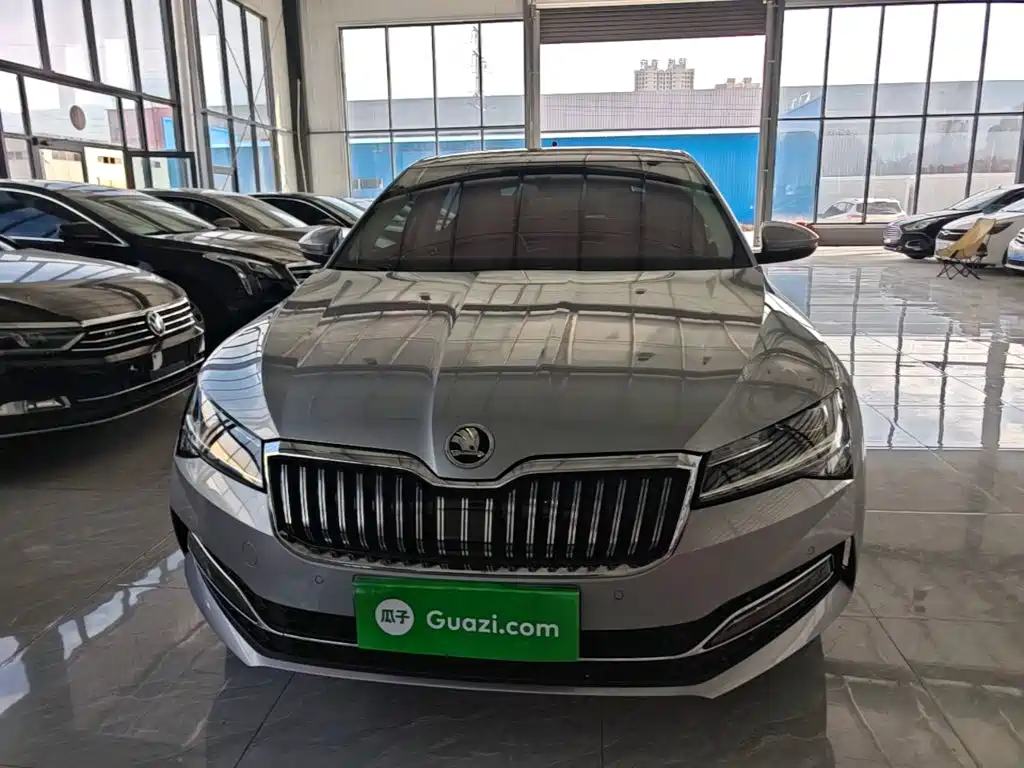 Skoda Superb — миниатюра 3