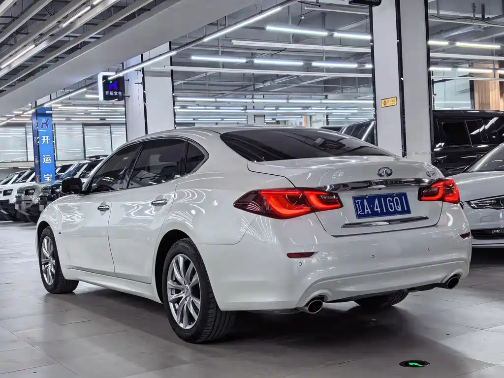 Infiniti Q70 Q70L 2.5L Elite Edition, фото 4