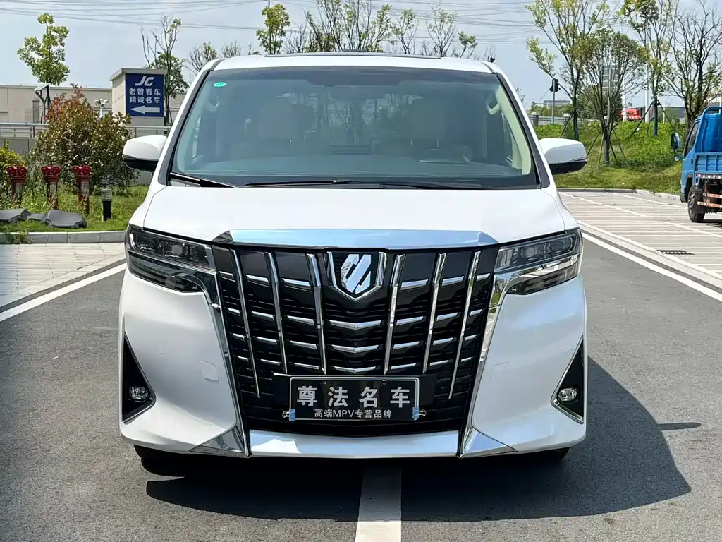 Toyota Alphard — миниатюра 2