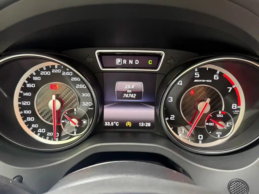 Mercedes-Benz GLA AMG — миниатюра 9