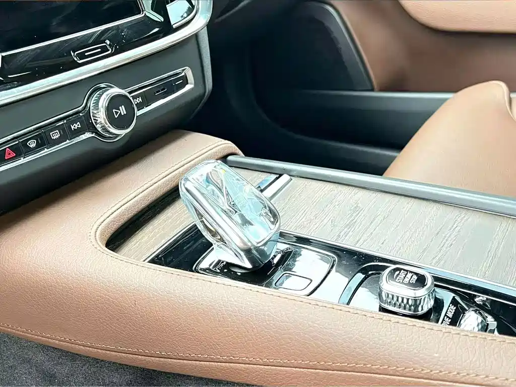 Volvo S90 — миниатюра 9