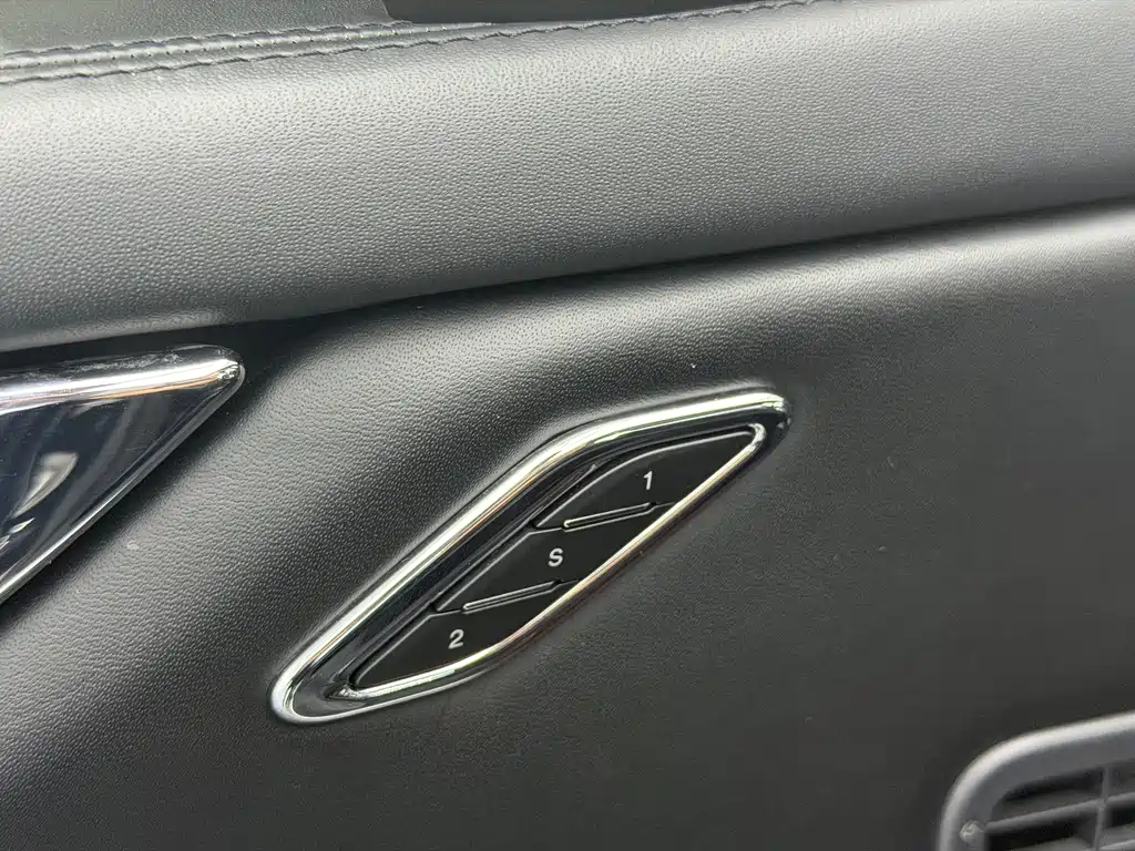 Maserati Quattroporte — миниатюра 4