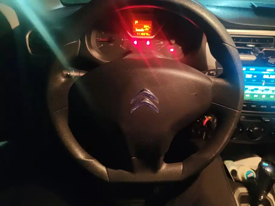 Citroen Elysee — миниатюра 15