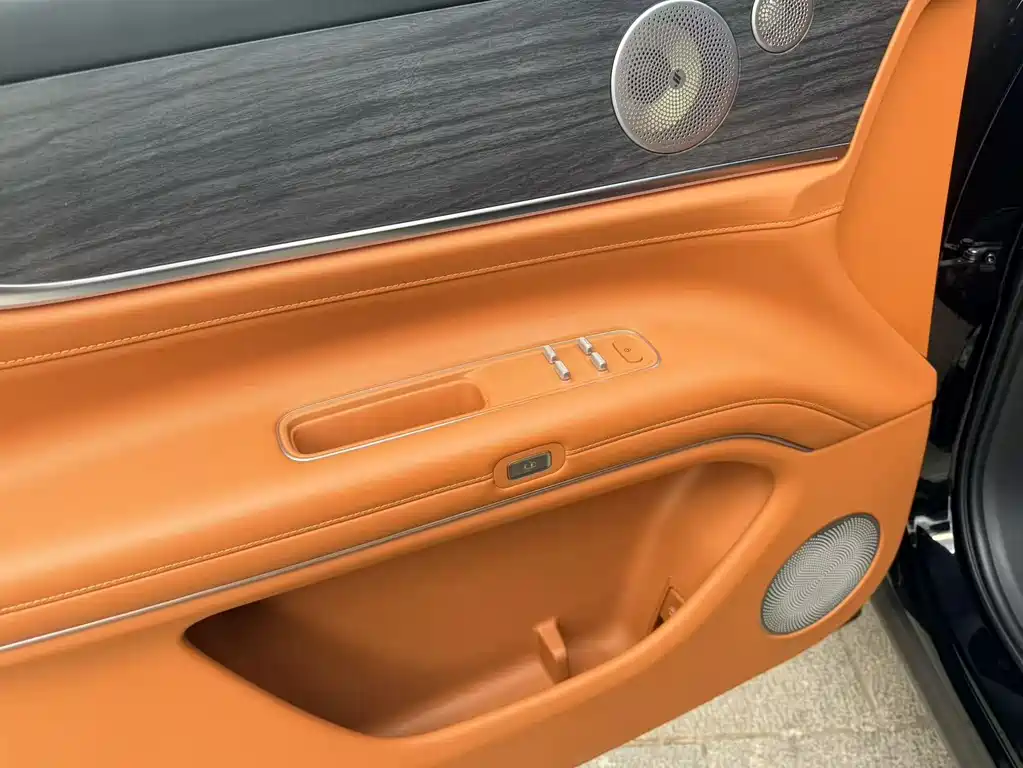 AITO ASK THE WORLD M9