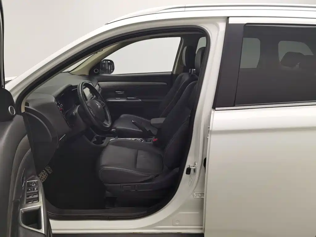 Mitsubishi Outlander (Import) — миниатюра 10