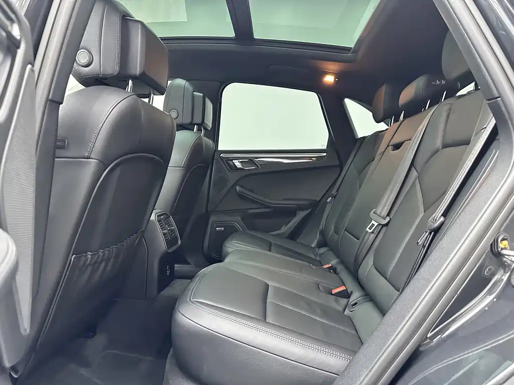 Porsche Macan — миниатюра 9