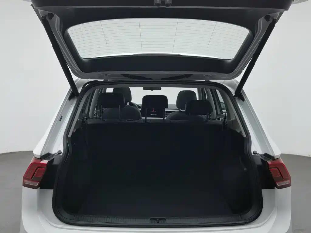 Volkswagen Tiguan L — миниатюра 16