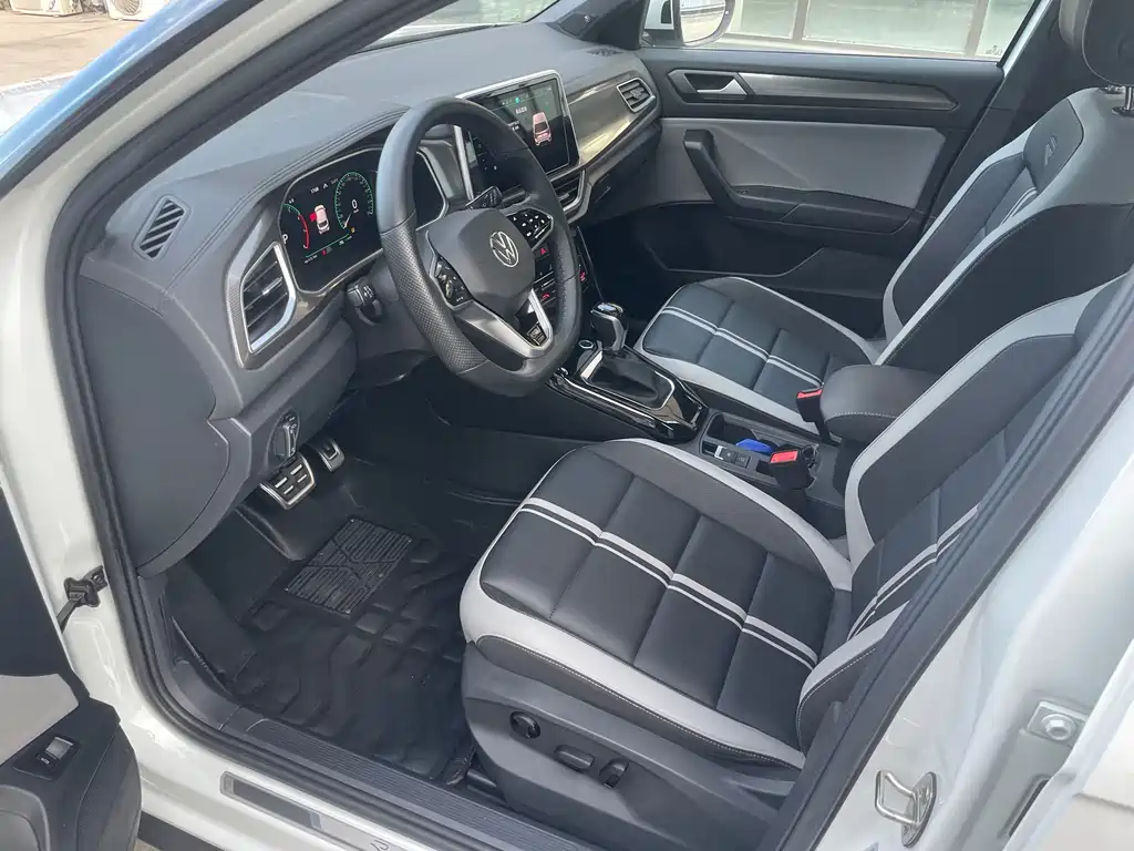 VOLKSWAGEN T ROC EXPLORING SONGS