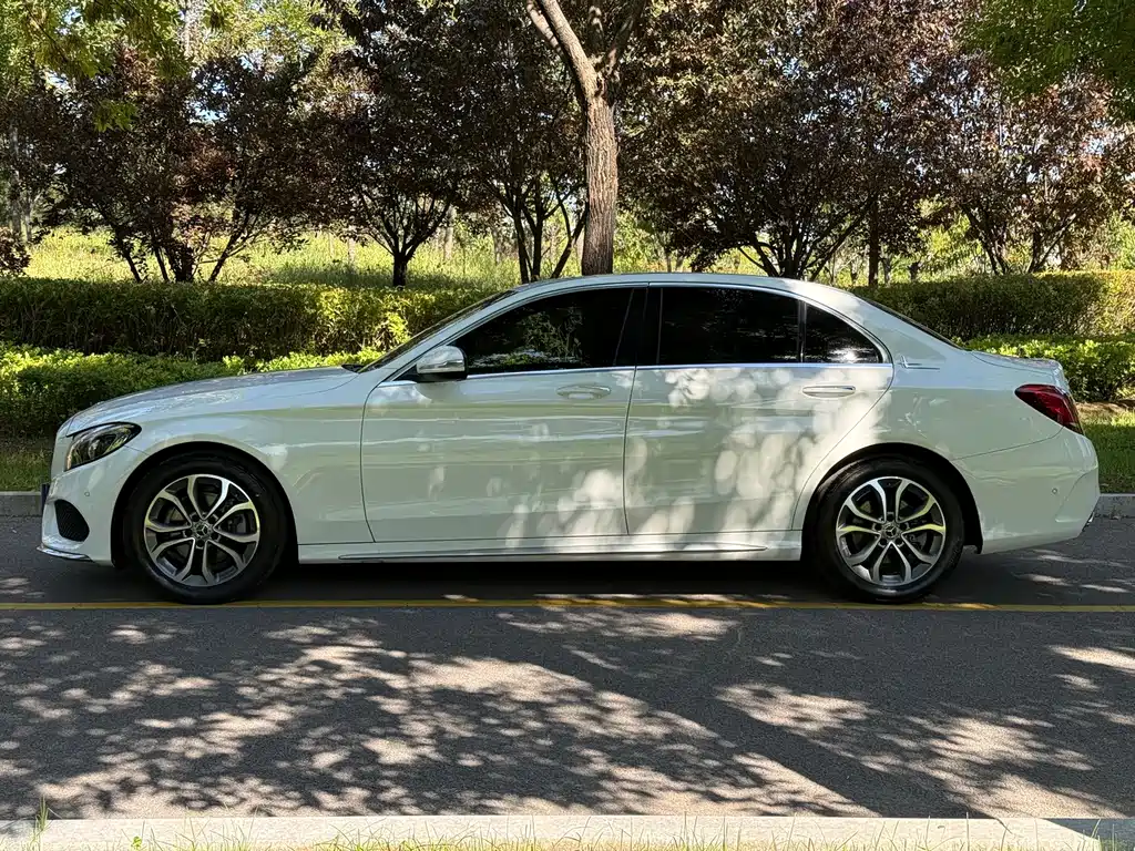 Mercedes-Benz C-Class — миниатюра 8