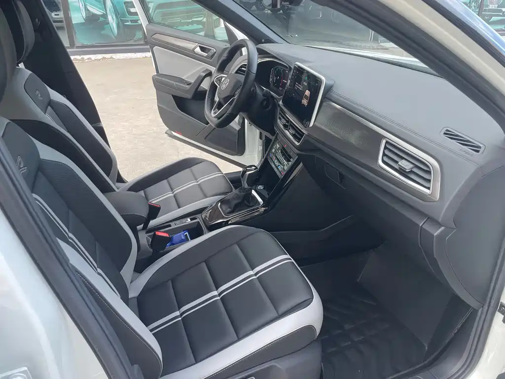 VOLKSWAGEN T ROC EXPLORING SONGS