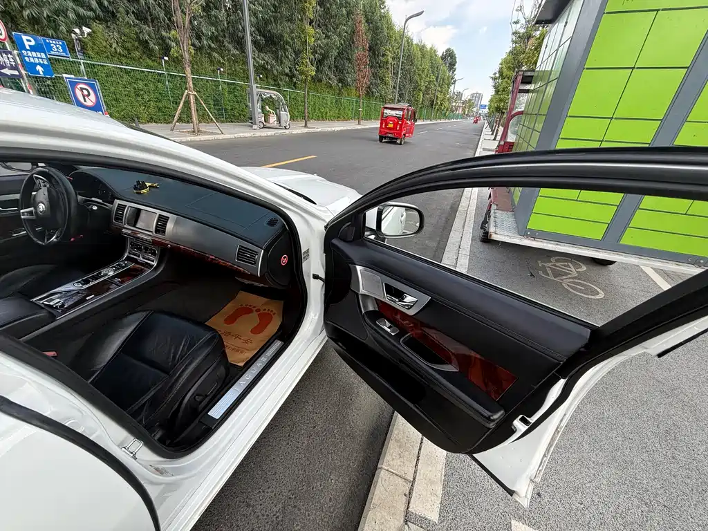 Jaguar XF — миниатюра 16