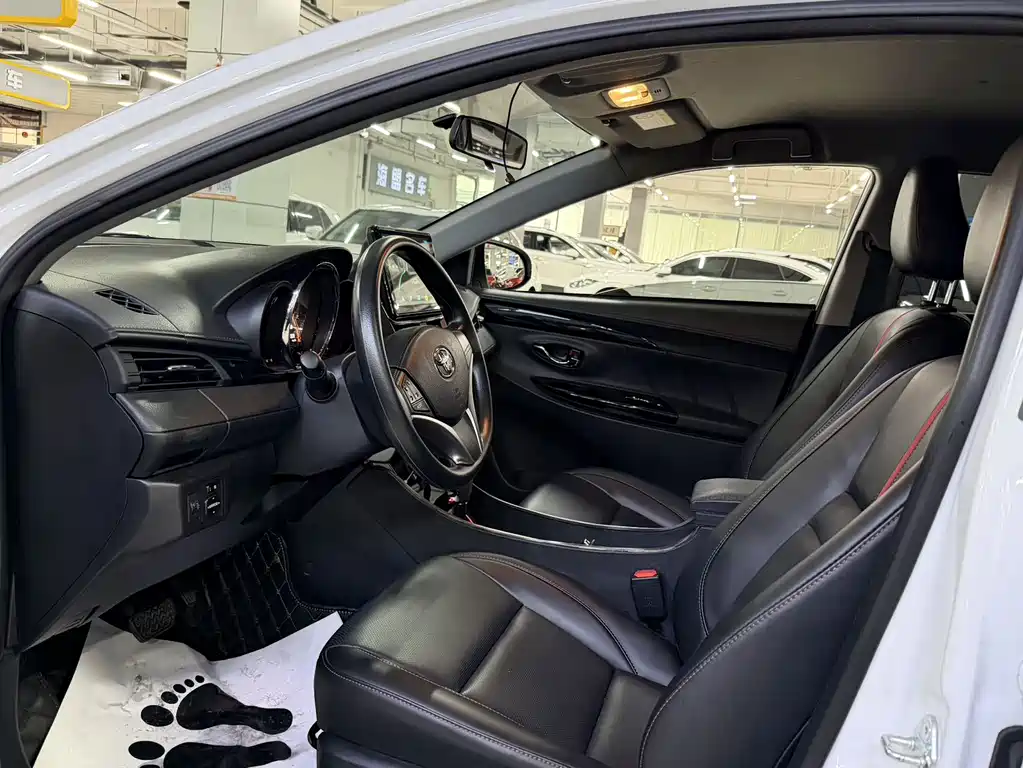 Toyota Yaris L — миниатюра 5