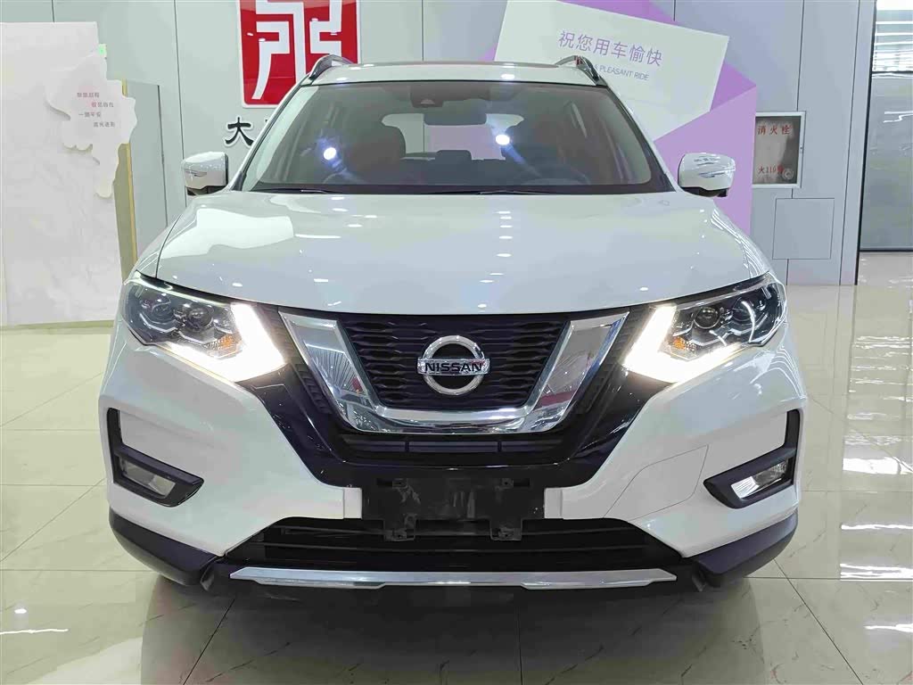 Nissan X-Trail 2.0 л 2021 г. Белый, пробег 40000 км