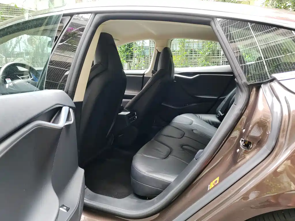 Tesla Model S — миниатюра 6
