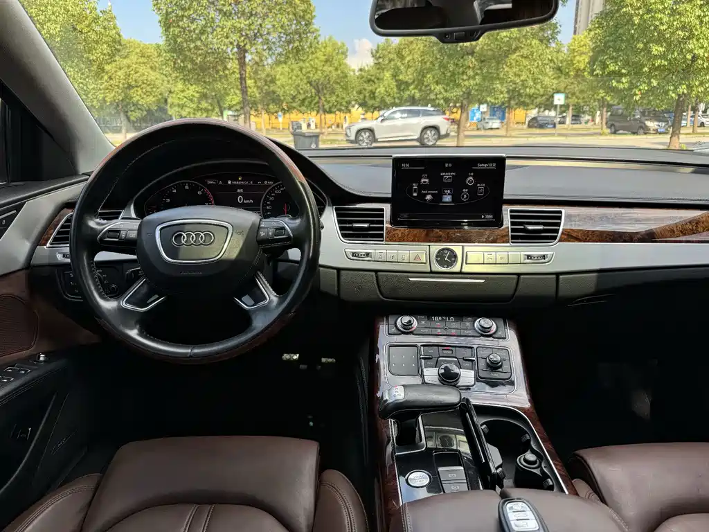 Audi A8 — миниатюра 10