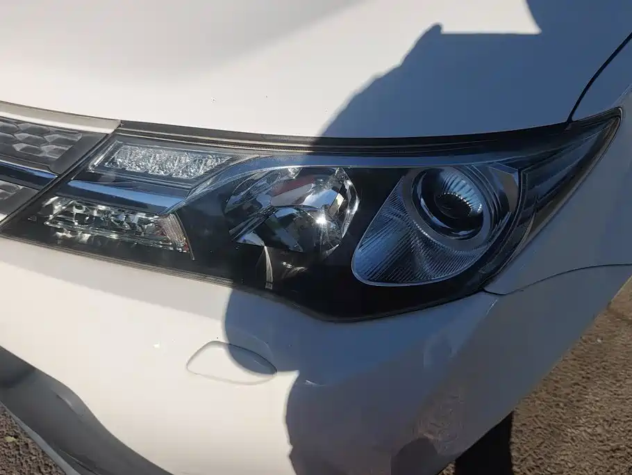 Toyota RAV4 — миниатюра 5
