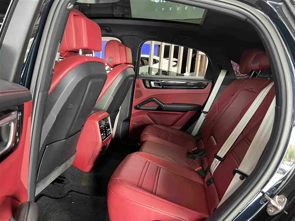 Porsche Cayenne — миниатюра 3