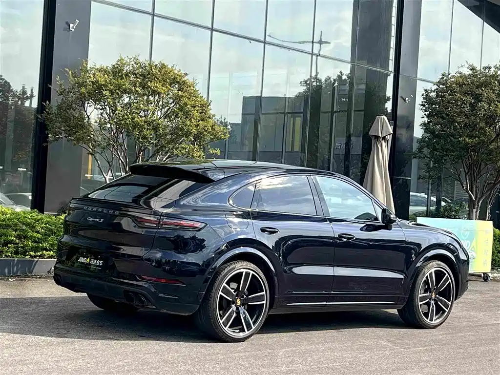 Porsche Cayenne — миниатюра 9