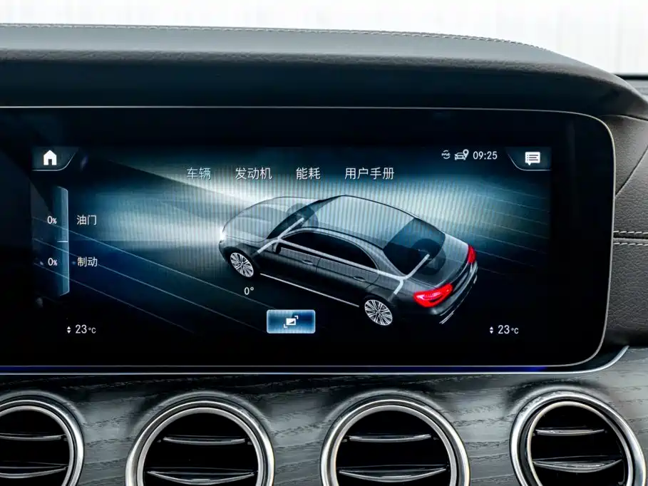 Mercedes-Benz E-Class — миниатюра 17