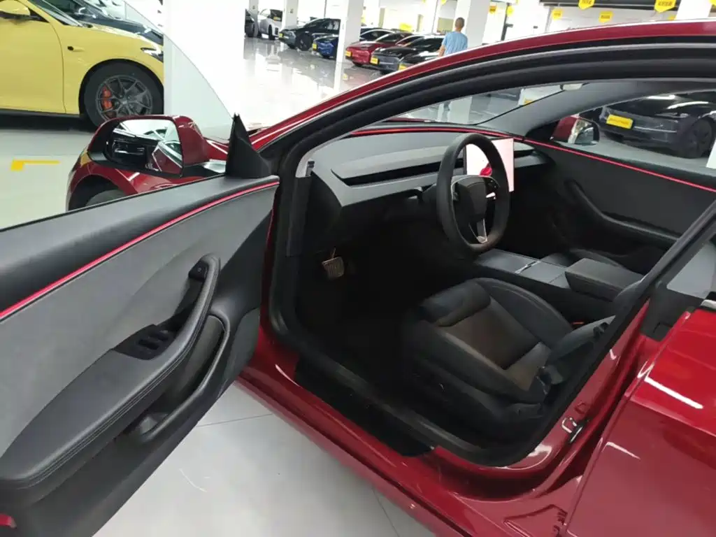 Tesla Model 3 — миниатюра 16