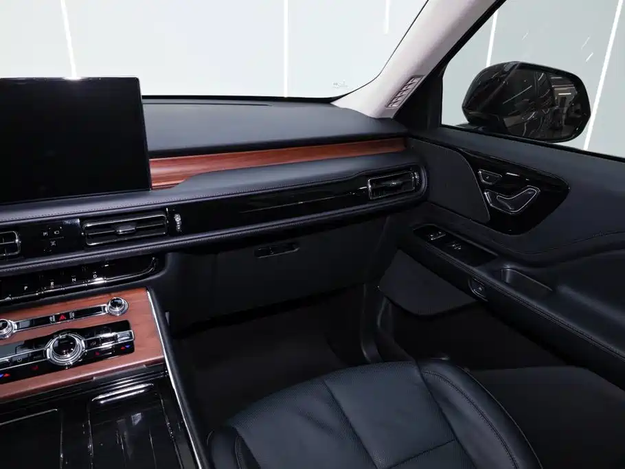 Lincoln Aviator — миниатюра 11