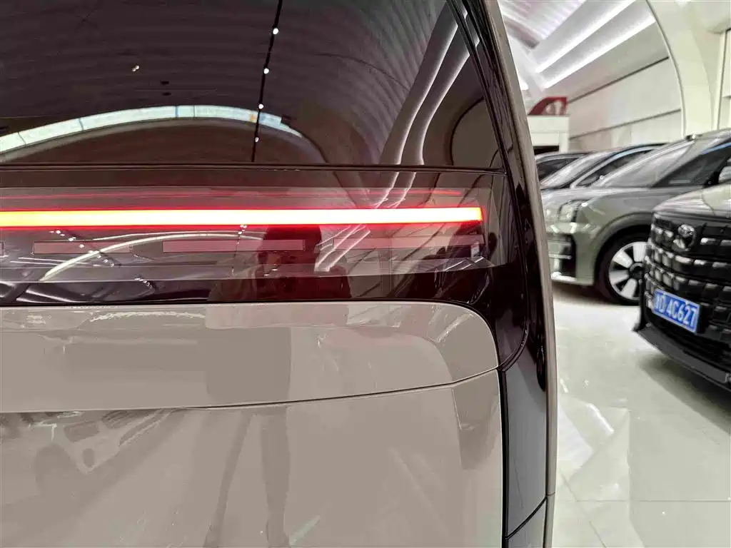 Li Auto Li MEGA — миниатюра 20