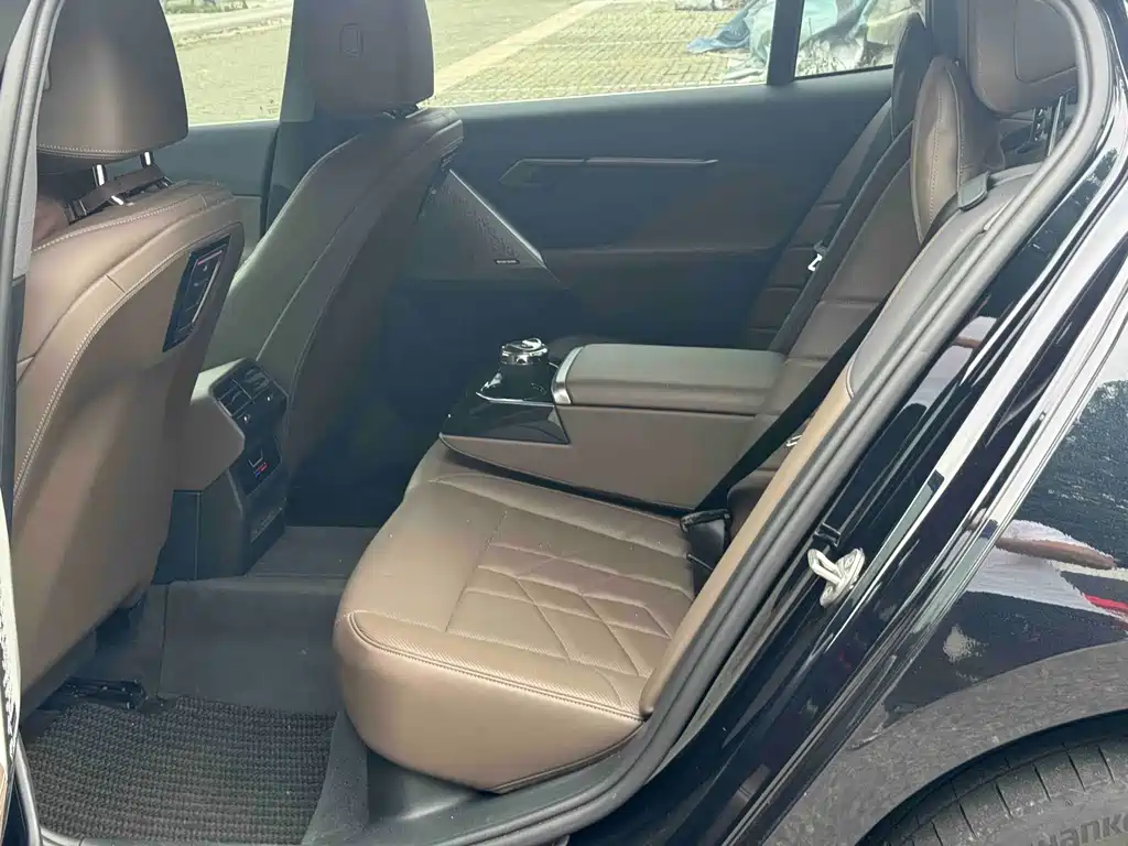 BMW 5 Series — миниатюра 5