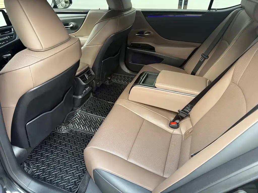 Lexus ES 2022 200