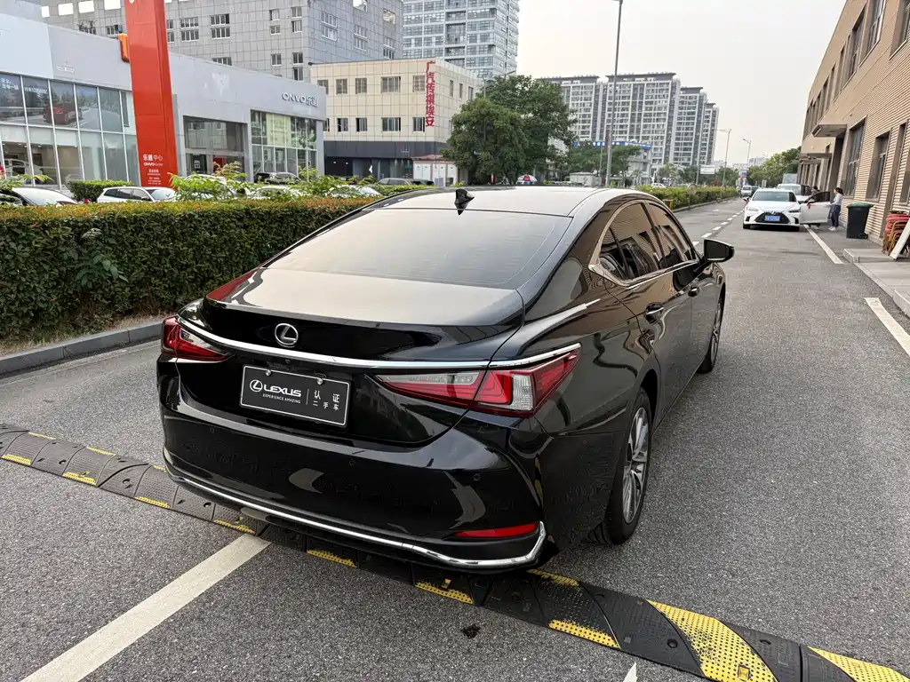 Lexus ES 2022 200