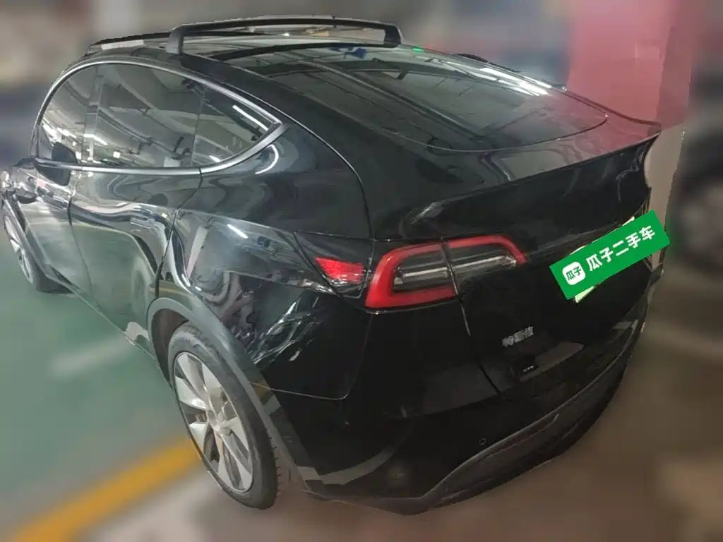 Tesla Model Y — миниатюра 25