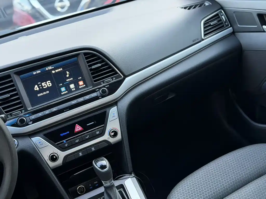 Hyundai Elantra — миниатюра 5