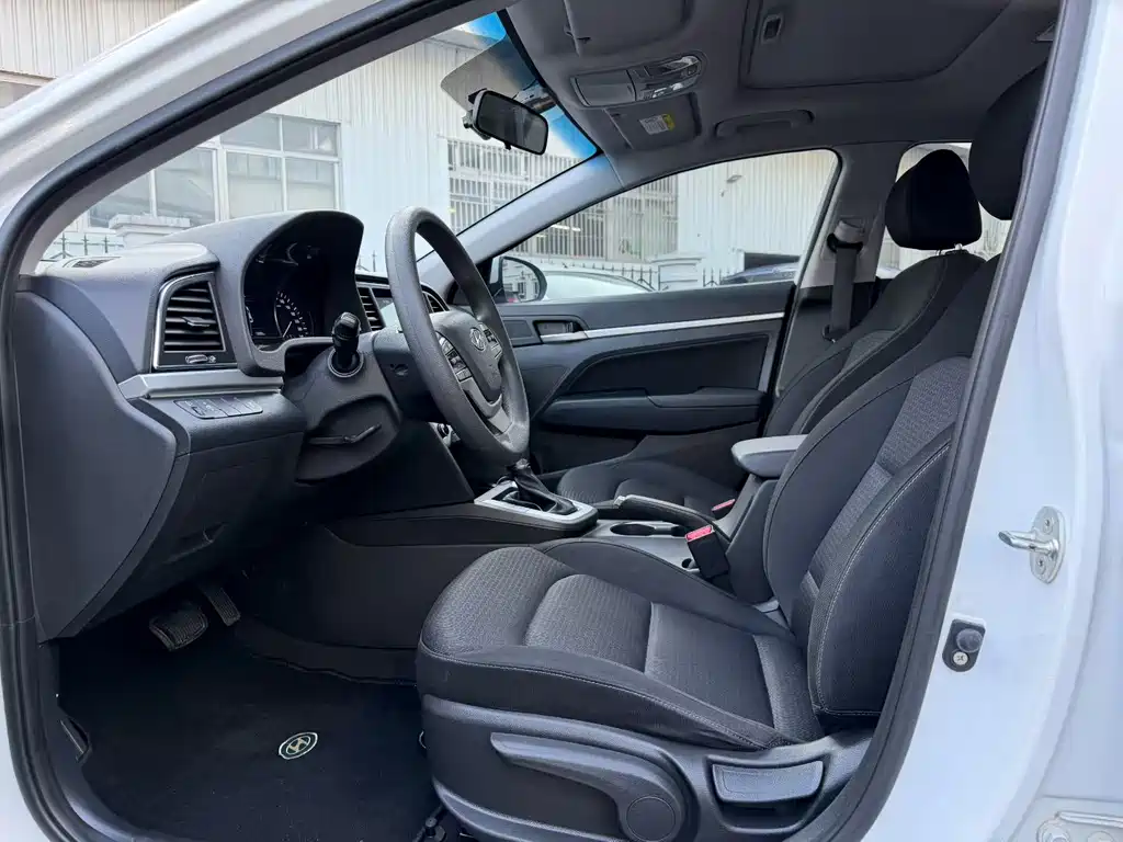 Hyundai Elantra — миниатюра 4